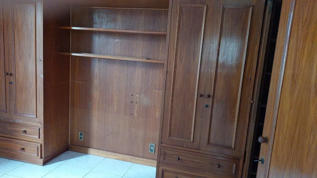 2 Guarda-Roupa 1 Armário de Madeira