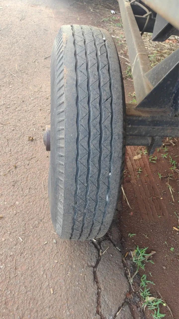 Carreta basculante para trator - Foto 3