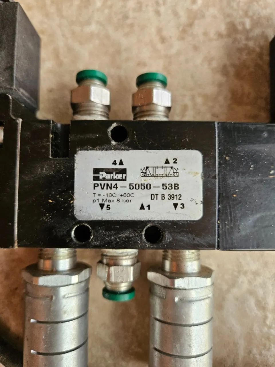 Válvula solenoide pneumática 5/2 vias - duplo solenóide 24V - 1/4.  - Foto 2