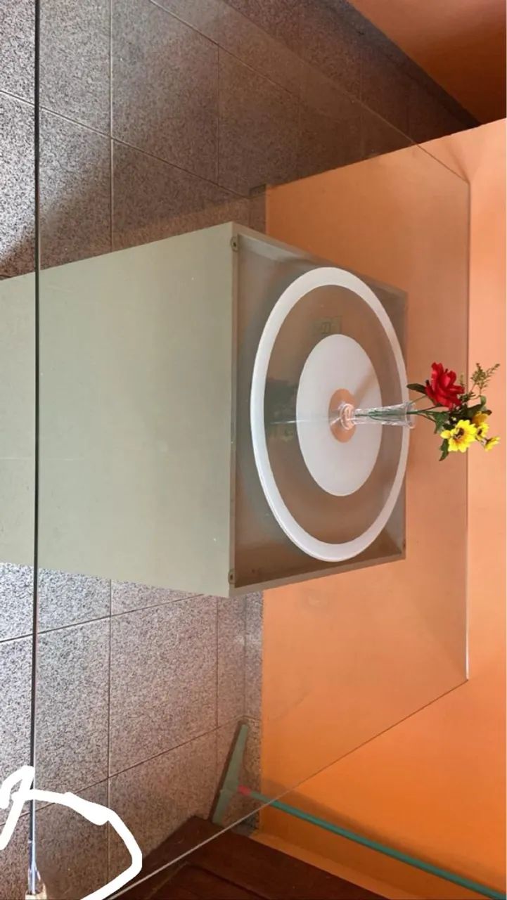 Mesa de vidro giratória 