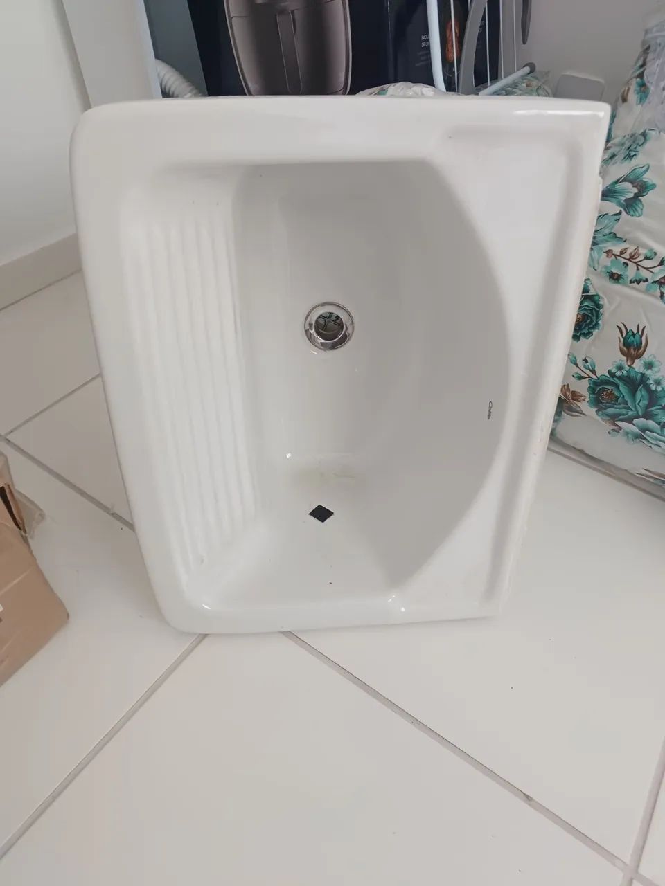 VENDO TANQUE NOVO COM CIFAO E TORNEIRA  - Foto 2