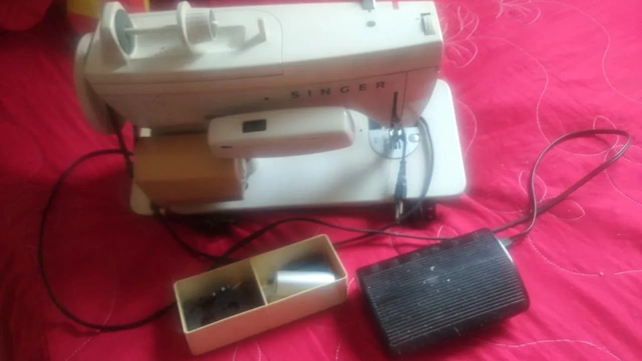 Máquina de Costura Singer
