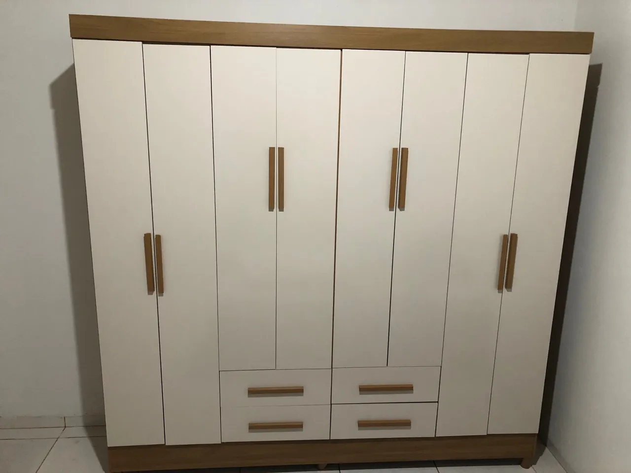 Guarda roupa bem novinho super conservado