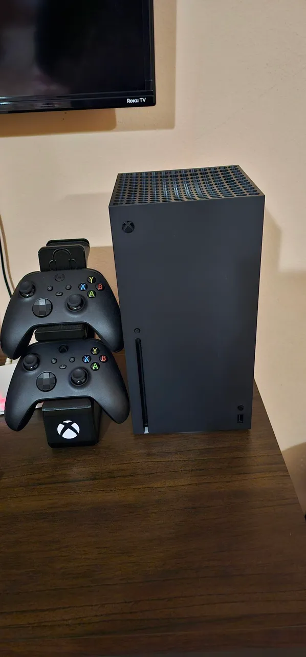 Xbox Series X com 2 Controles e Suporte