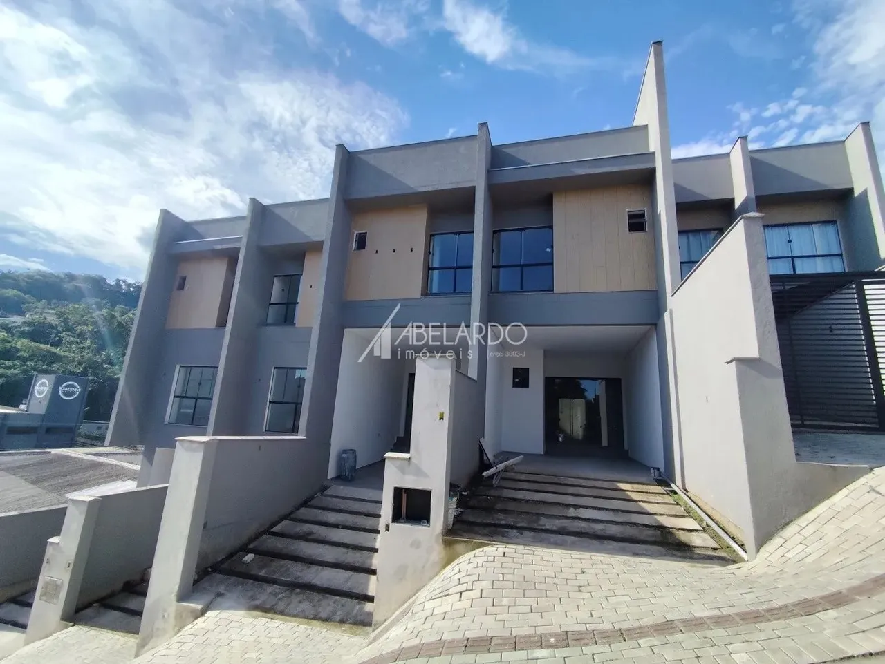 SOBRADO BAIRRO ÁGUA VERDE- Excelente localização.