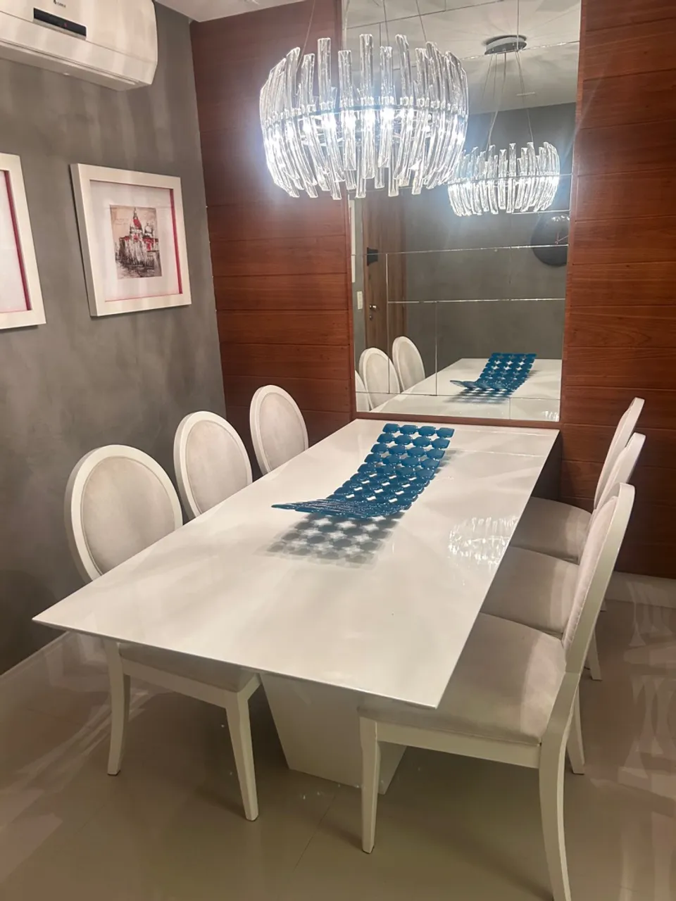 Mesa de jantar + 6 cadeiras em laca medalhão - design moderno, elegante e exclusivo!