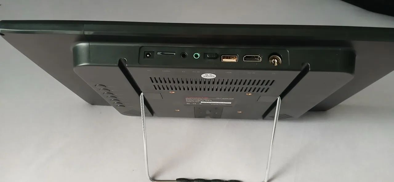 TV MONITOR PORTATIL 15" POL. RECARREGÁVEL  - Foto 5