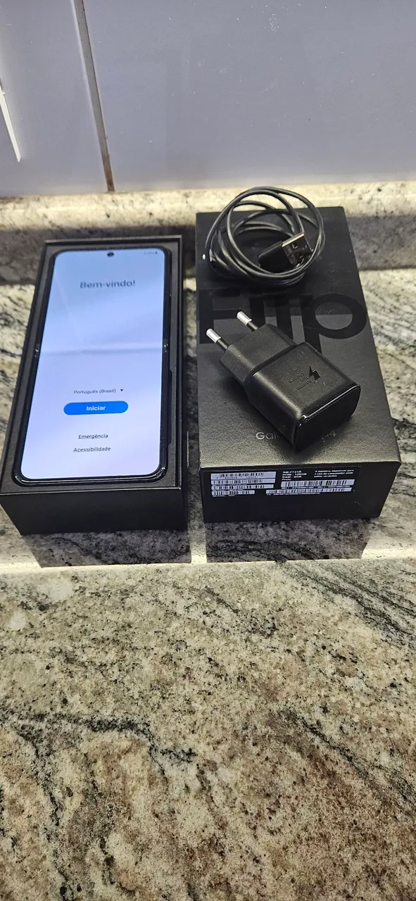 Samsung Galaxy Z Flip 4 - R$ 1.300.00