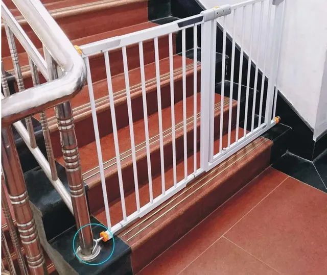 Y-shaped component for staircase grating fastening64840844889603123