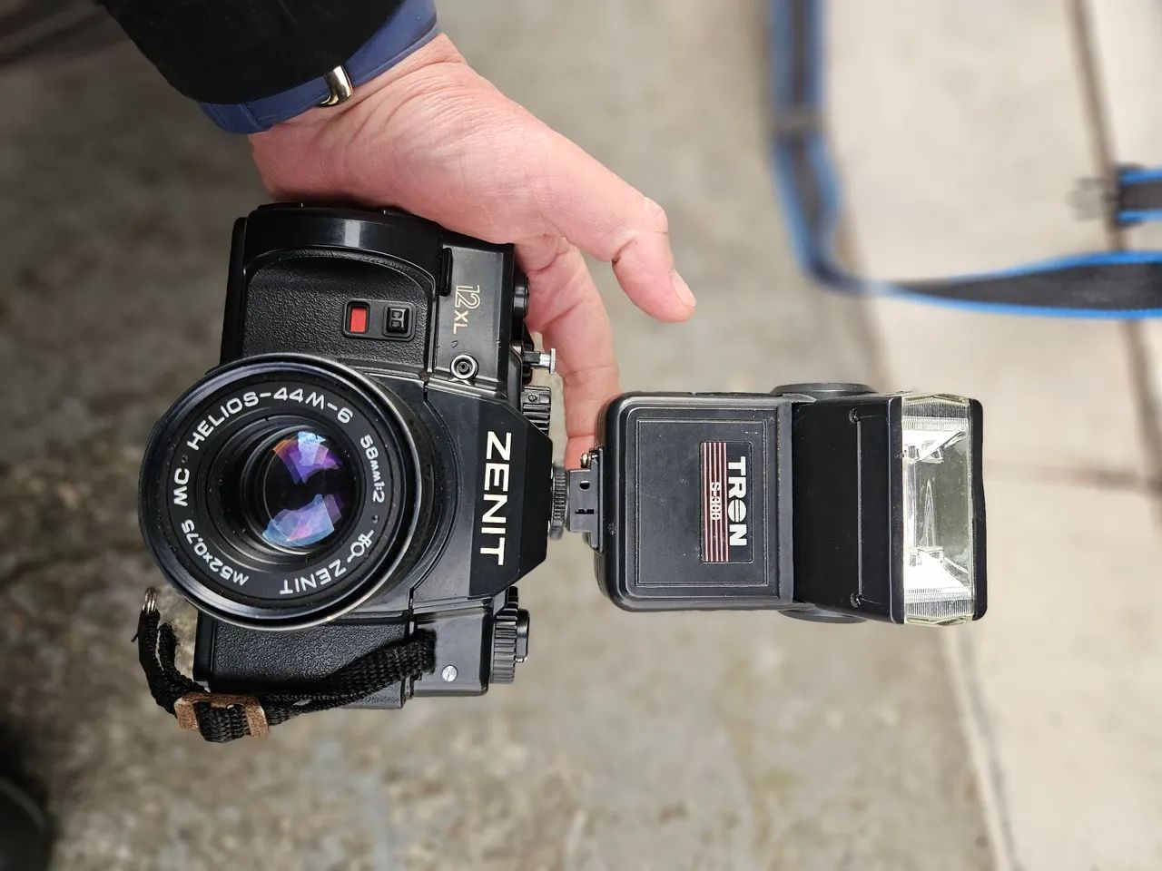 Câmera Zenit 12XL com Flash e Acessórios - Foto 2