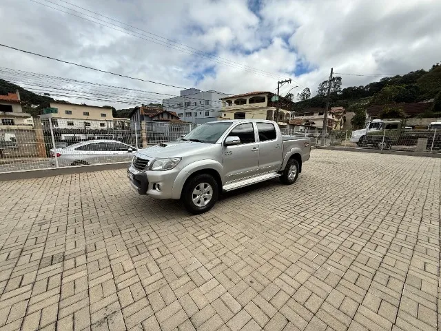 TOYOTA HILUX SRV 3.0 TURBO DIESEL 4X4 Todos os vidros originais !!!