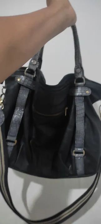 Bolsa de Ombro Preta em Couro - Foto 5
