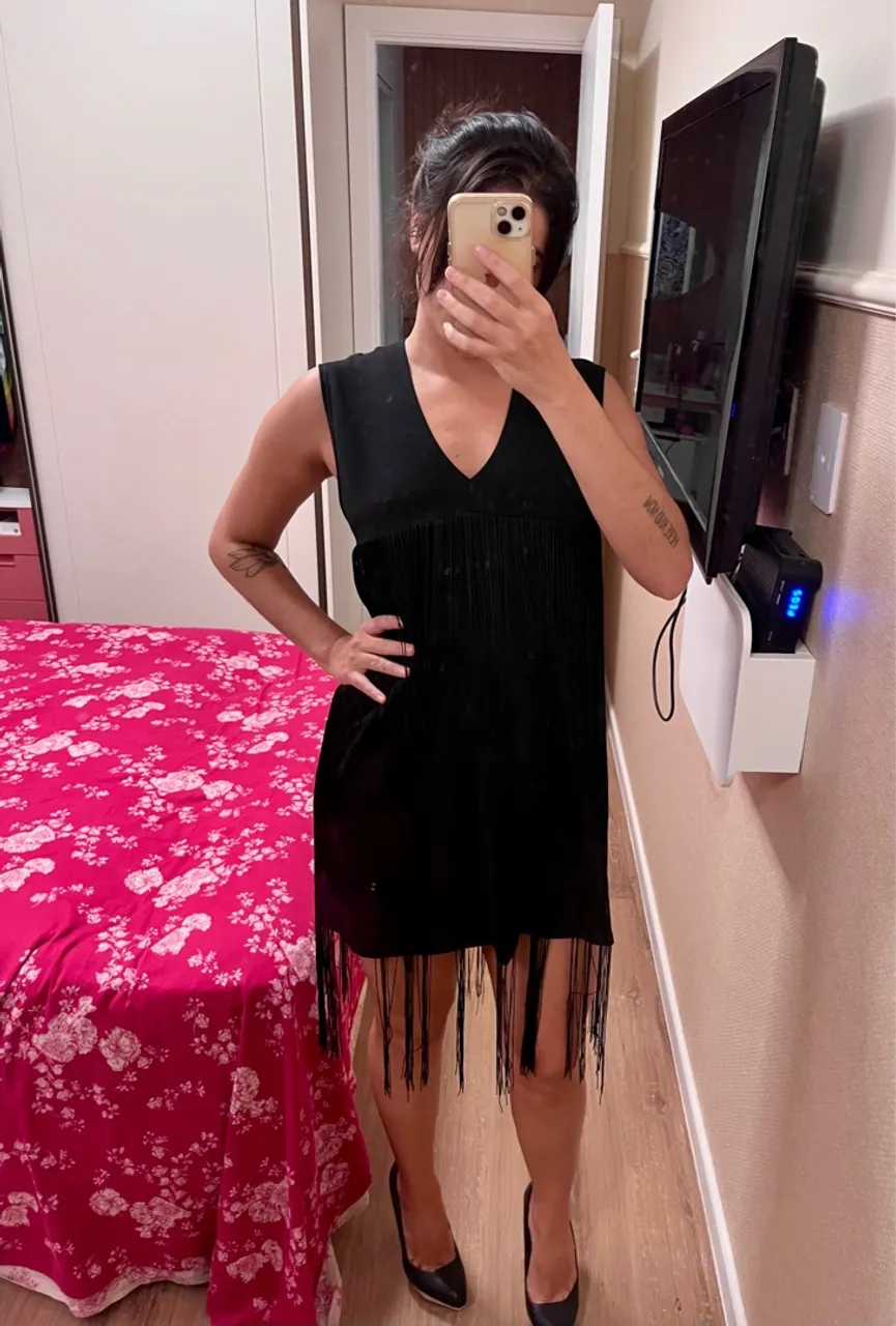 Vestido de Festa Preto com Franjas - Elegância e Movimento! Tam M