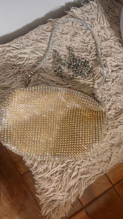 Bolsa dourada brilhante para festas e ocasiões especiais 