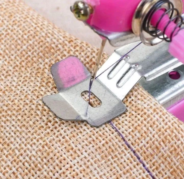 Mini Máquina de Costura a mão portá