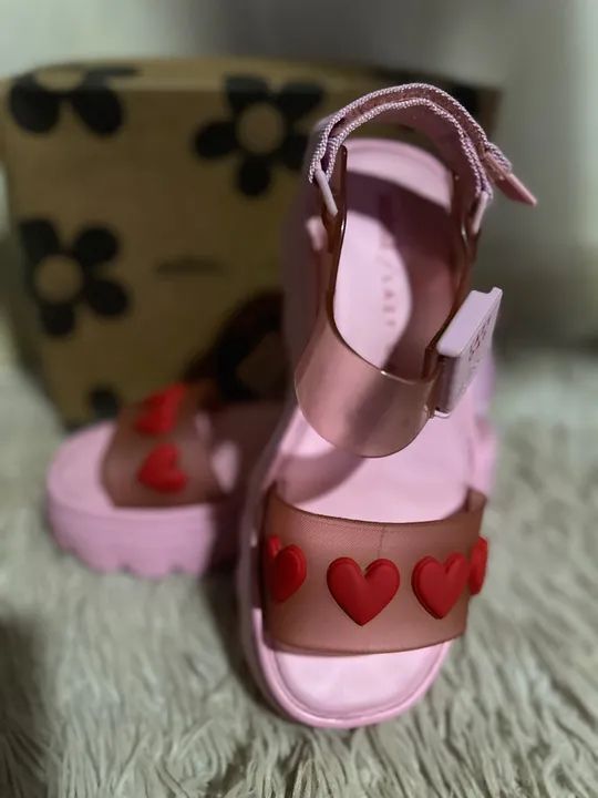 Sandálias femininas rosa com coração - Foto 3