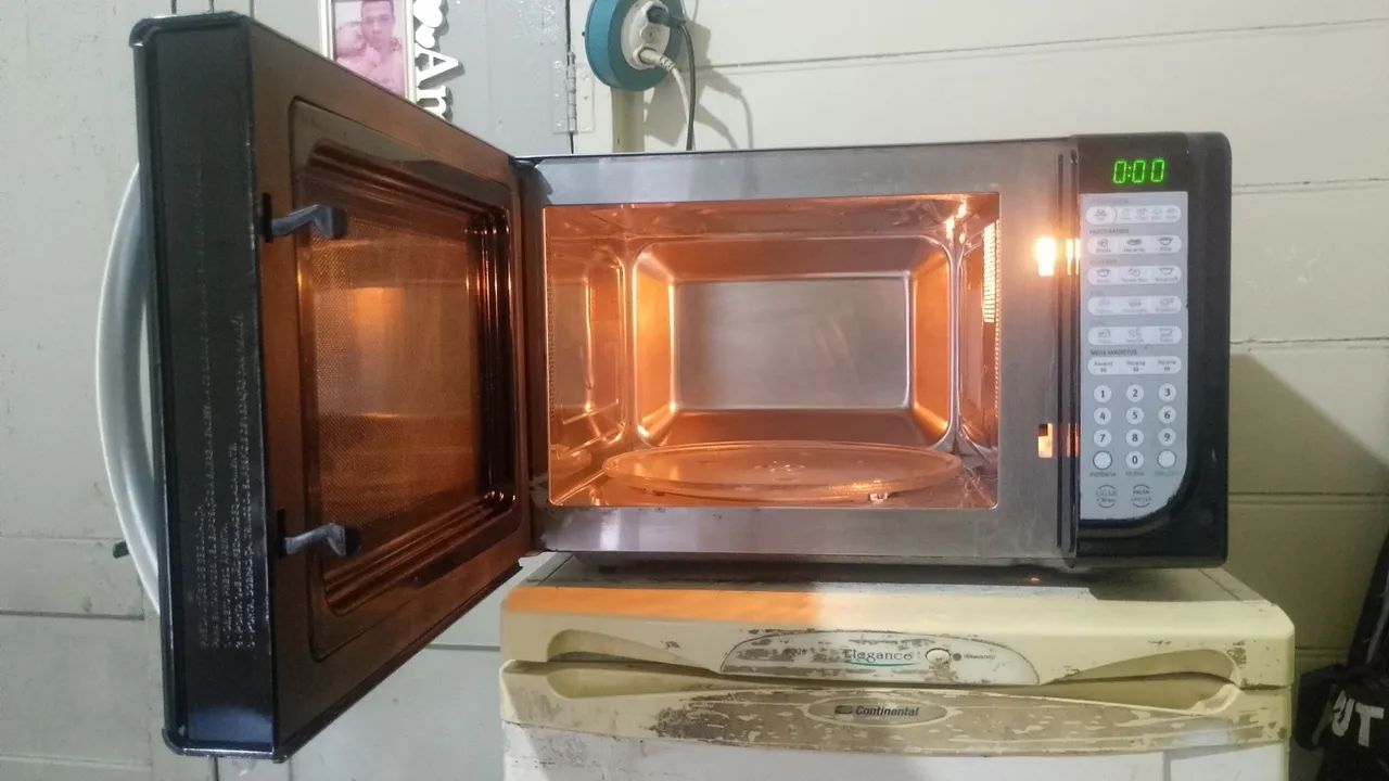 Vendo microondas funcionando 220 volts 30 litros 300 60 días de garantia  - Foto 3