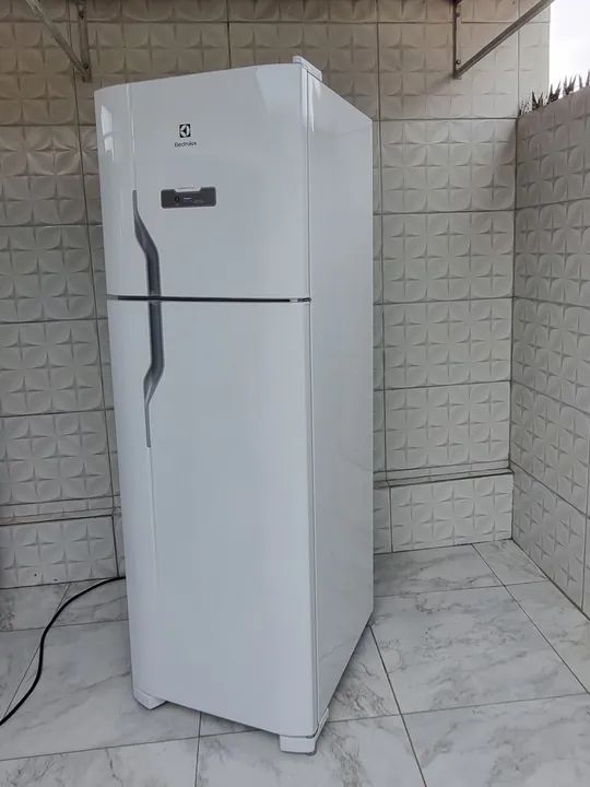 GELADEIRA ELECTROLUX DFN41 DUPLEX FROST FREE PAINEL DIGITAL SEMINOVA  - Foto 2