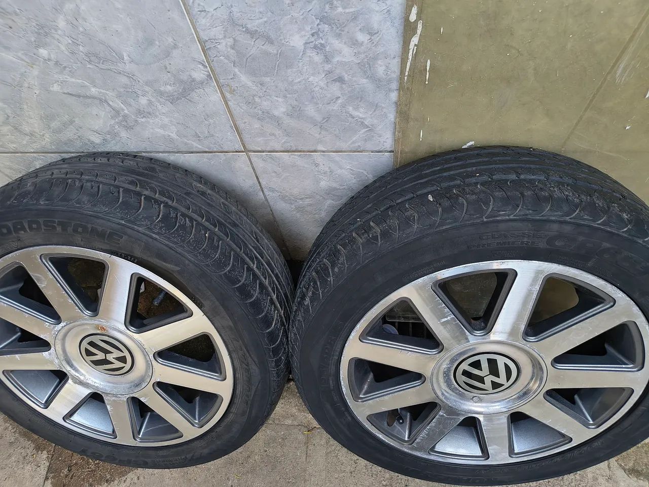 Vendo rodas 15 com peneu, 4 furos 4/100 - Foto 6
