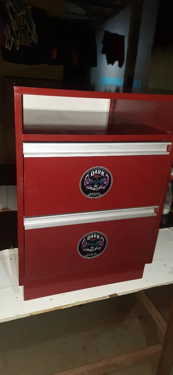 Gaveteiro Vermelho para Organização com Logo Dark Shop