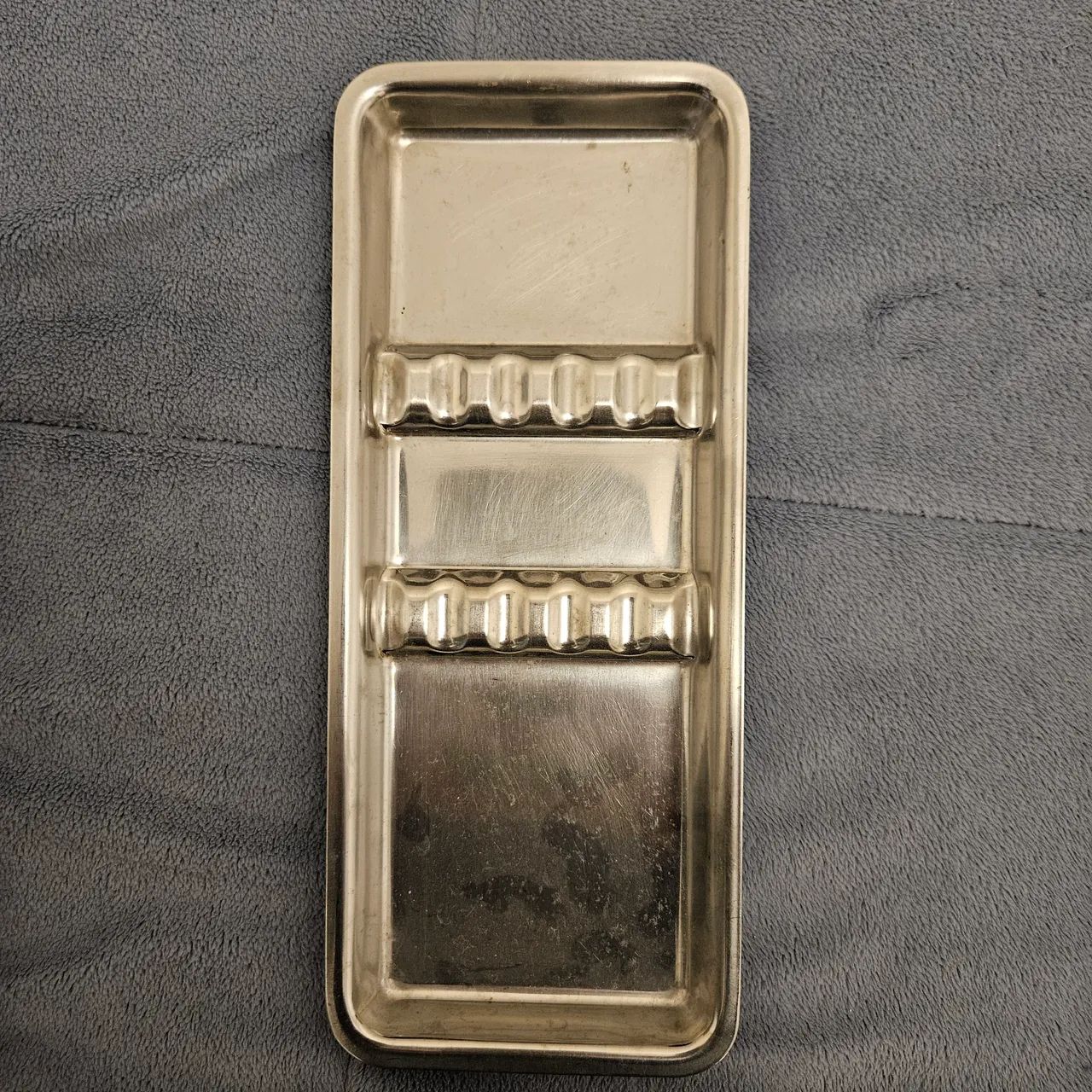 Bandeja para Instrumentos Médicos, com separador de instrumentais, 22x9x1cm