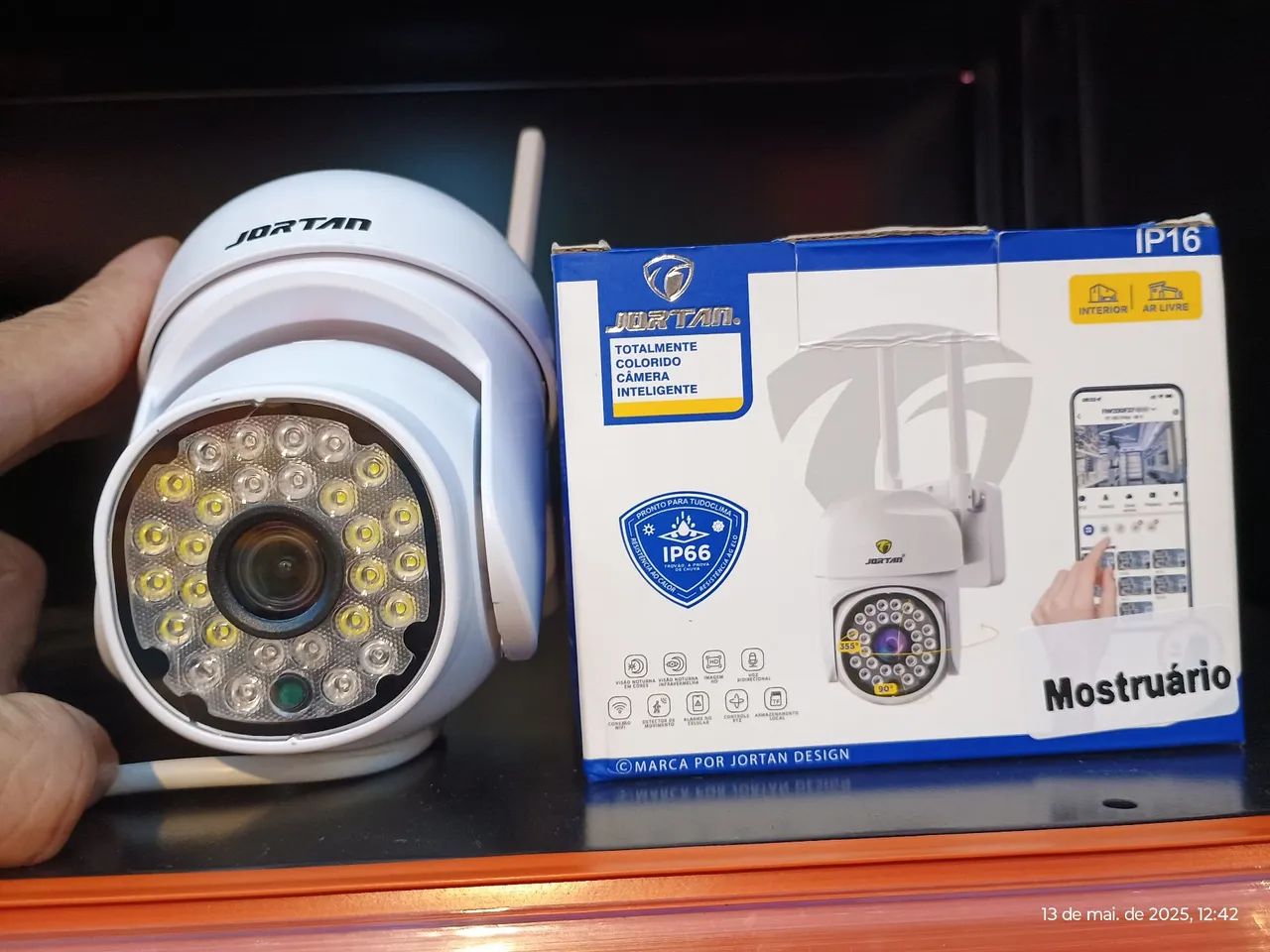 Câmera de Segurança Wi-Fi  Instalada com ponto de energia 