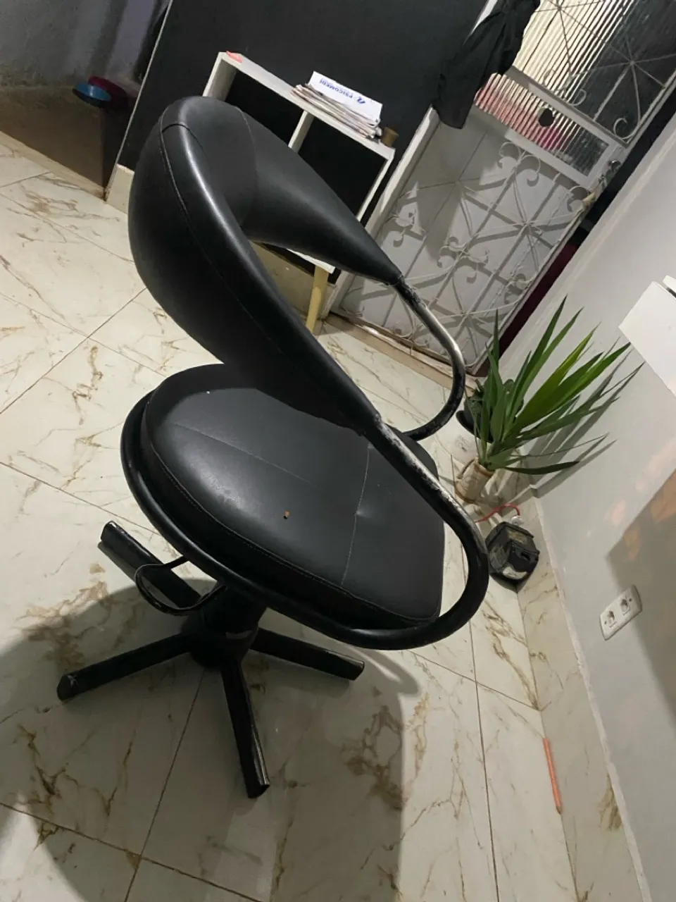 Cadeira salão giratória sobe e desce