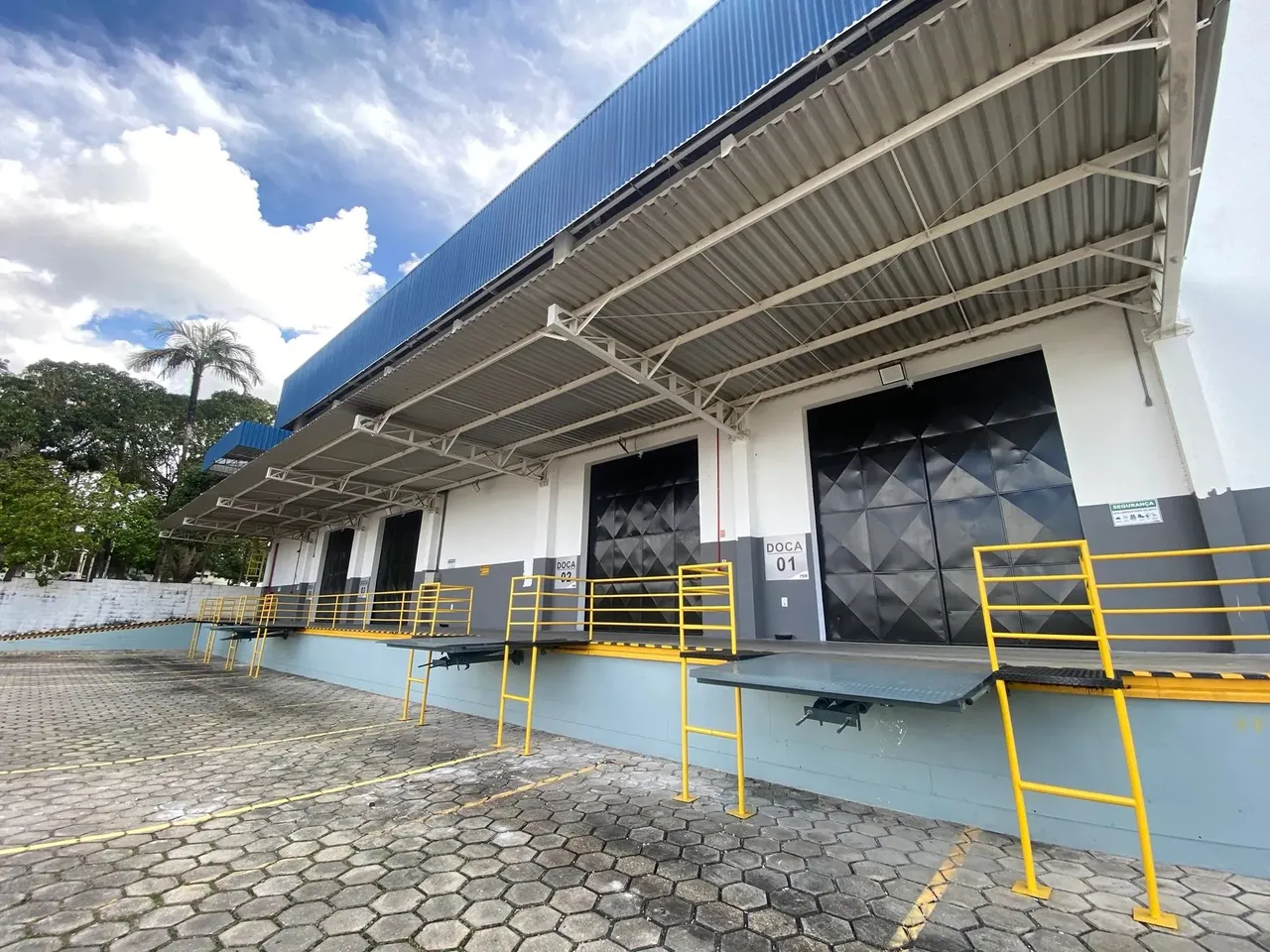 ALUGO GALPÃO 7400M2 NA TORQUATO