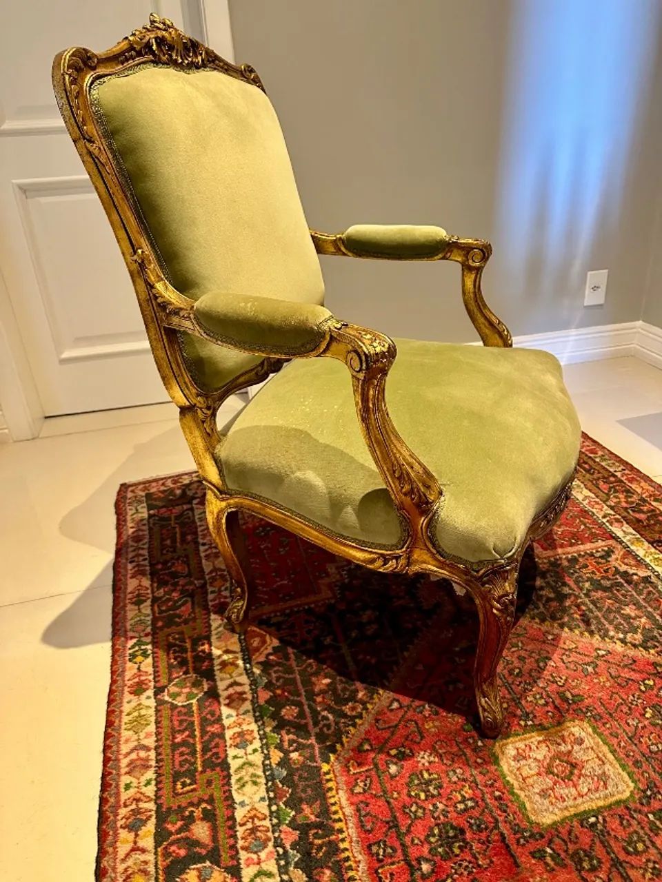 Antiga cadeira Louis XV