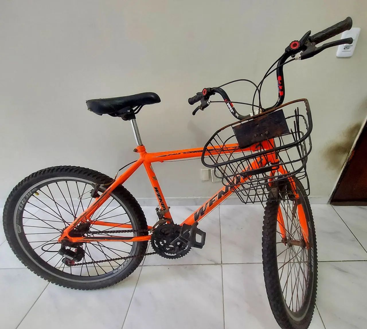 Bicicleta/bike aro 26, com marchas, em ótimo estado de conservação. 