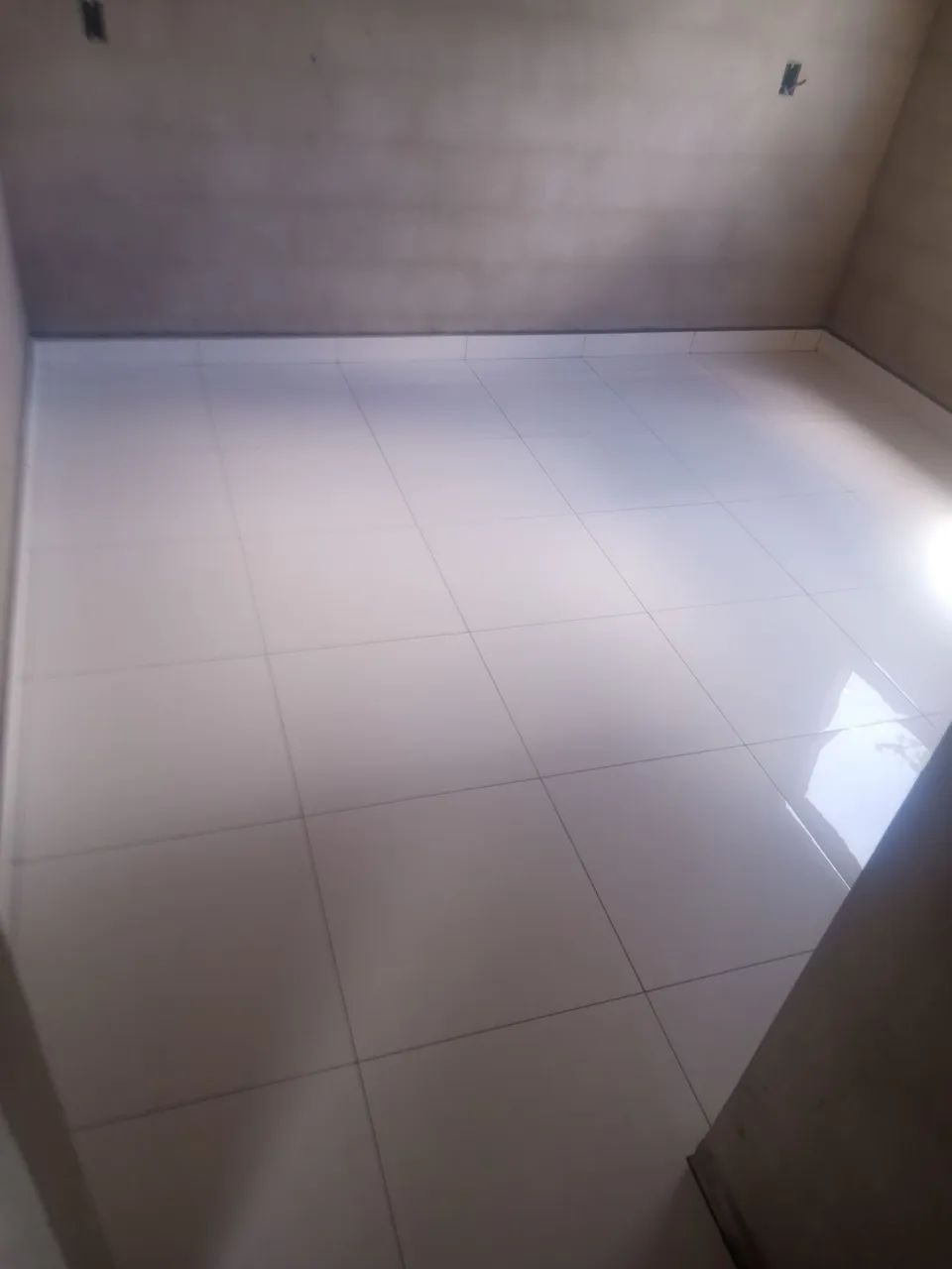 Colocação de porcelanatos pisos e azulejos  - Foto 5