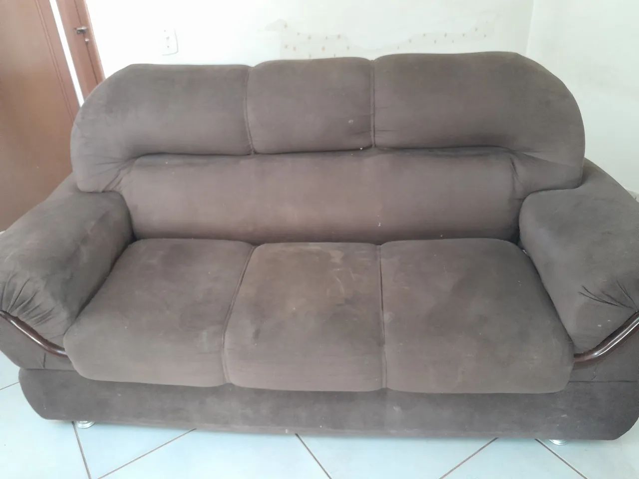 Sofá 3 lugares confortável e aconchegante