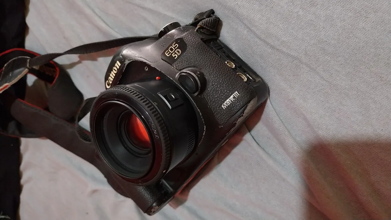 Câmera Canon EOS 3D Mark III Lê a descrição