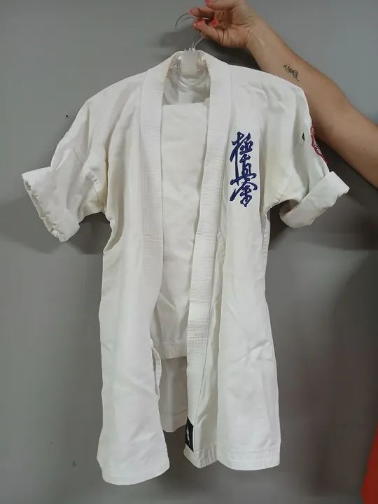 Vende-se Kimono de karatê. - Foto 2