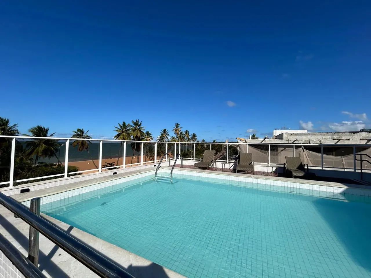 Alugo apartamento mobiliado à beira mar do Cabo Branco