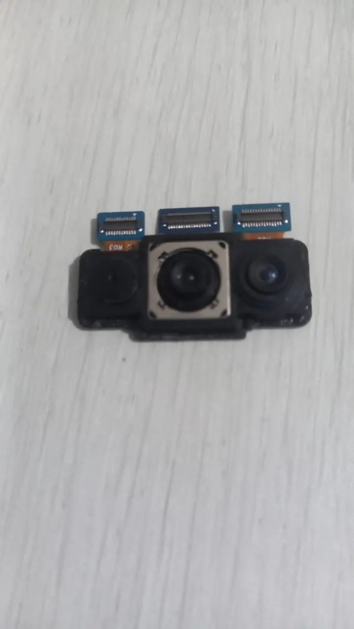 Câmera traseira Samsung Galaxy A31 usado com pequeno defeito.