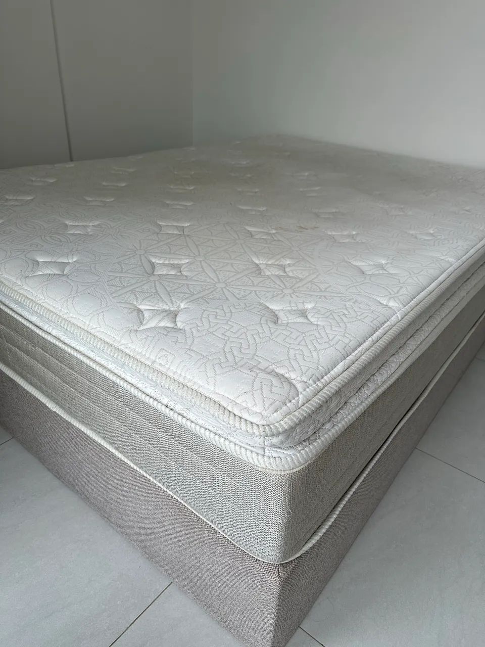 Cama casal Beaumont