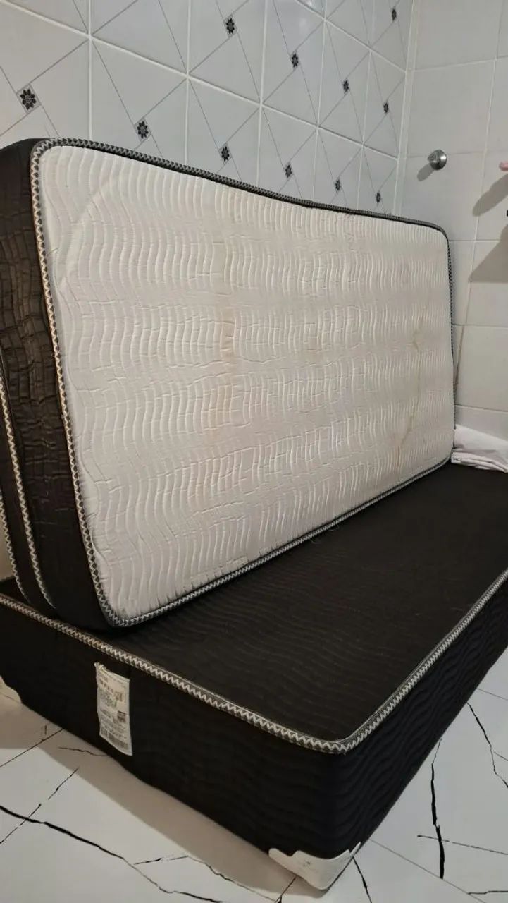 CAMA BOX SOLTEIRO COM BASE CONSERVADA(ACOMPANHA OS 6 PÉS - Foto 2