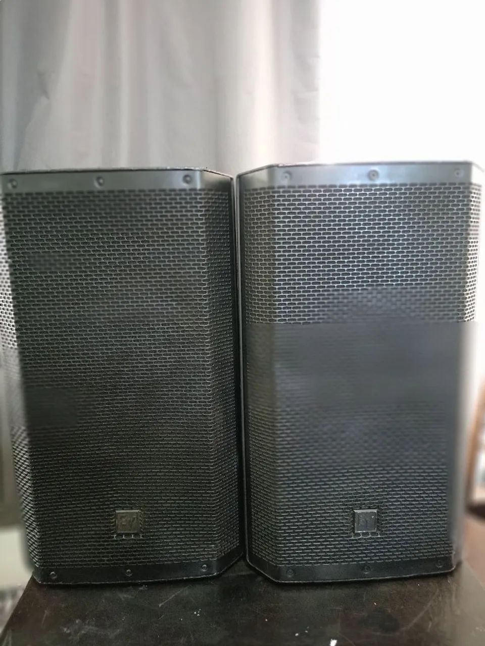 Caixa ativa eletrovoice zlx12