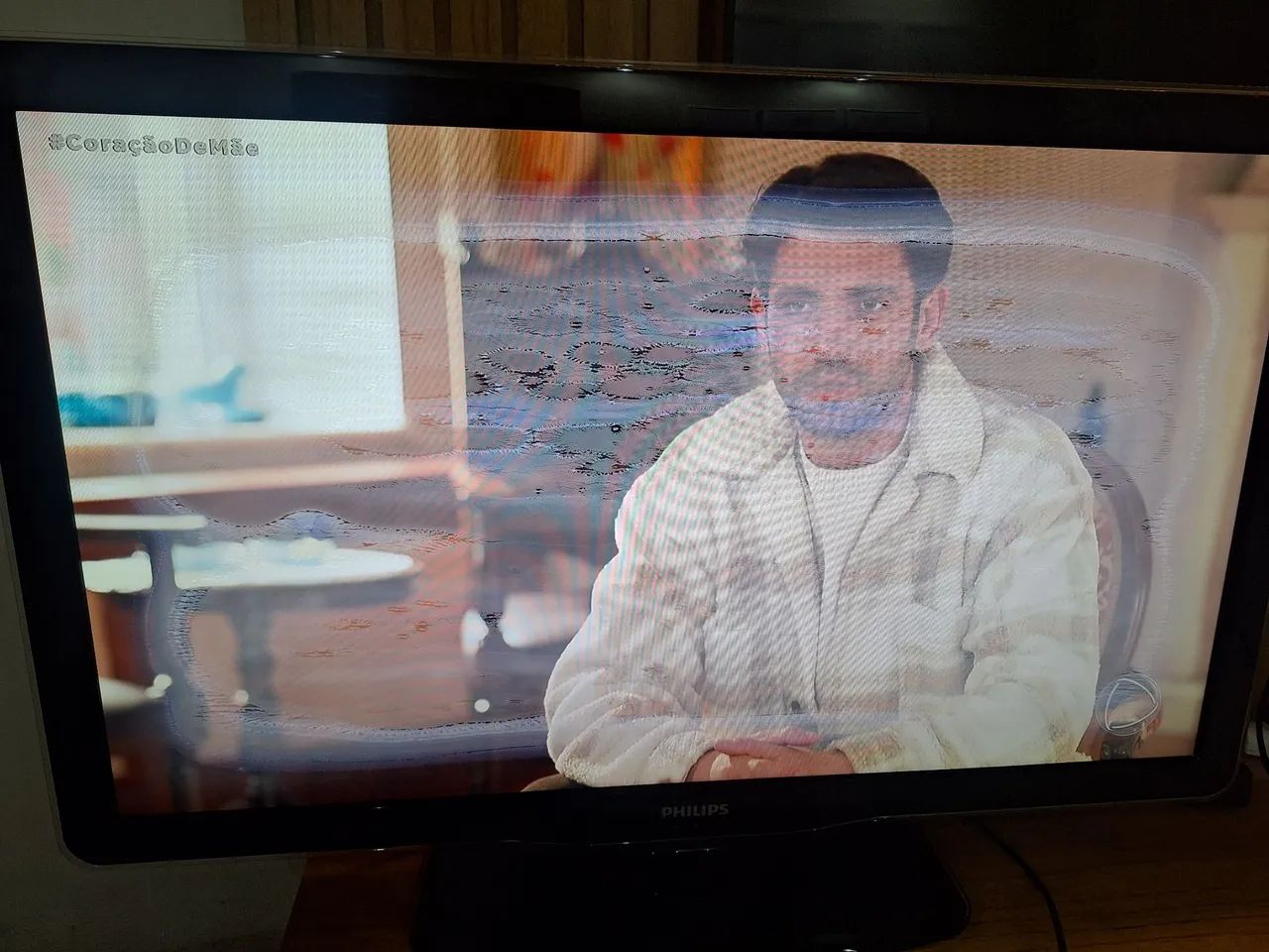 TV Philips 40PFL5615D/78 40 Polegadas com tela manchada - Foto 4