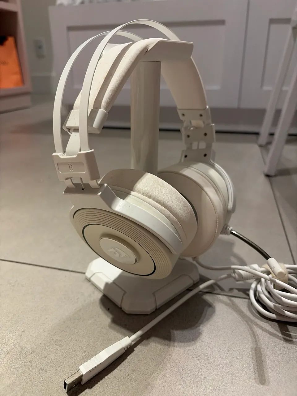 Fone de ouvido gamer branco REDRAGON com led - Foto 3