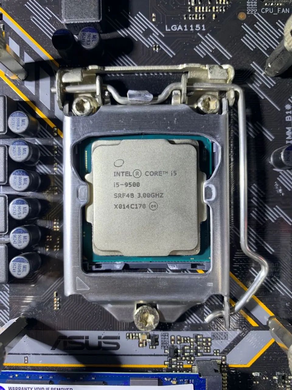 Kit placa mãe Asus e processador i5 9500 4.4ghz - Foto 2
