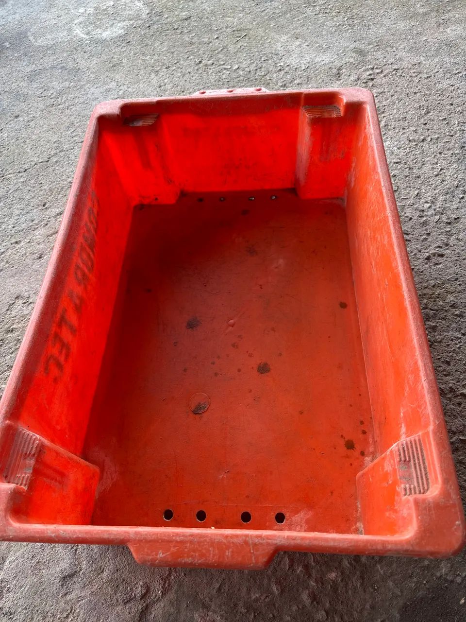 Caixa Plástica Resistente Bandeja 40L Laranja 63x43 - Foto 2