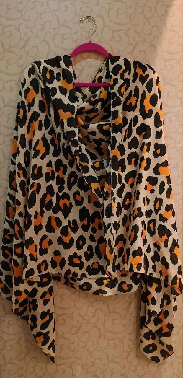 lenço de algodão animal print  tons neutros e caramelo  grande - Foto 4