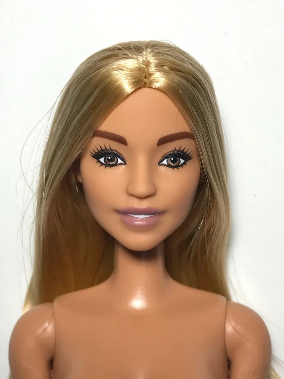 Boneca Barbie articulada 