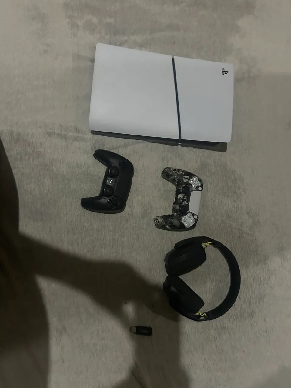 PS5 SLIM + 2 controle