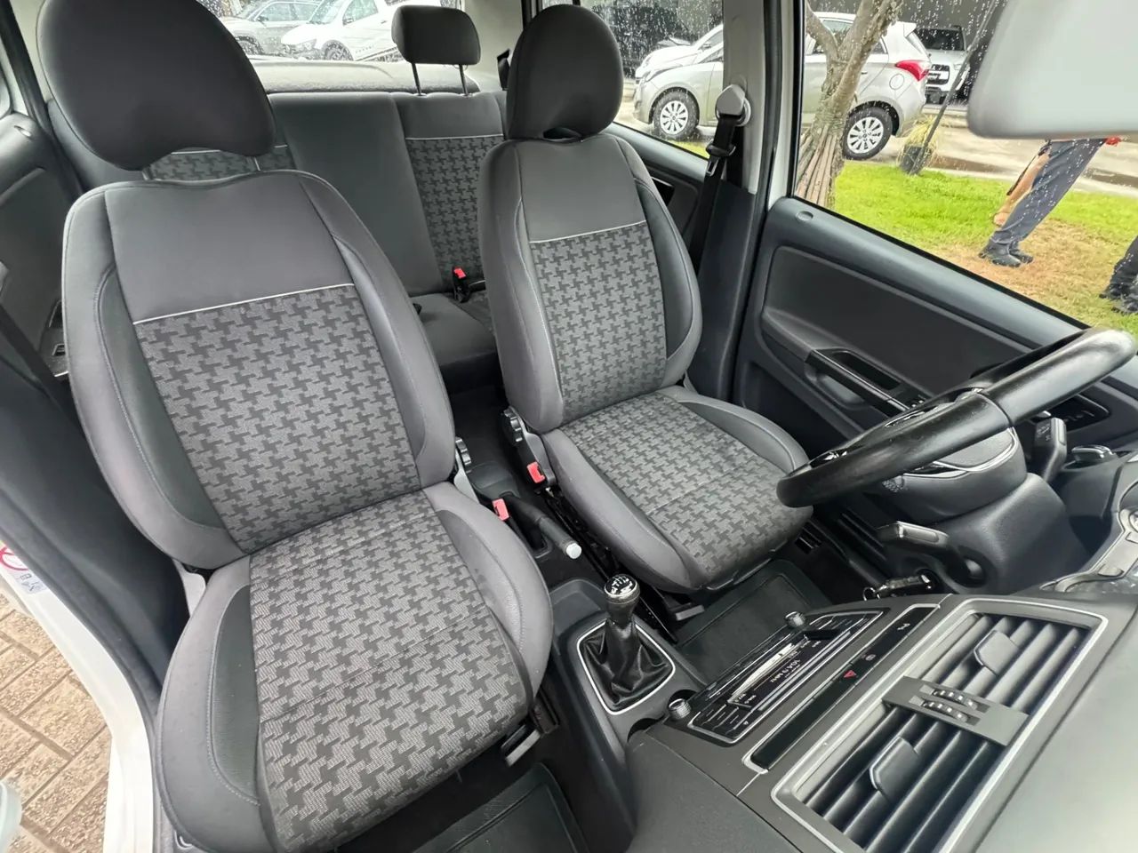 Volkswagen Fox Comfortline 1.0 Flex 12V 5P 2017 - Foto 5