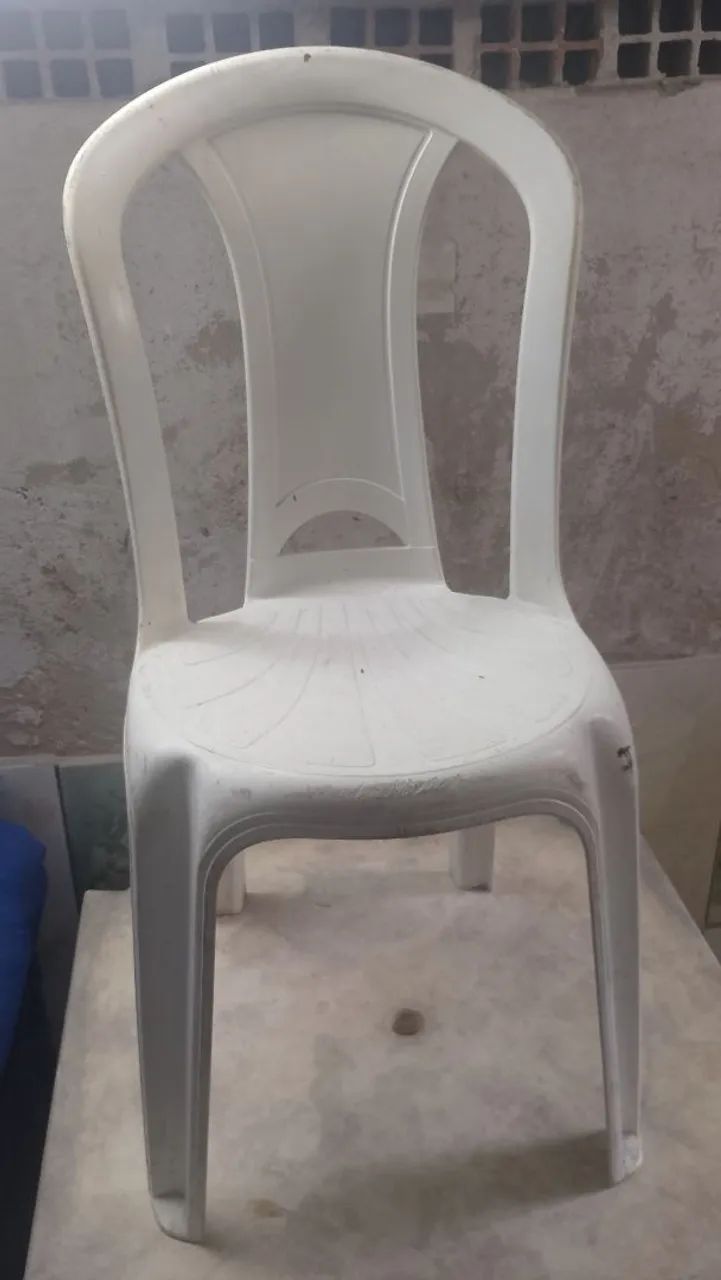 2 Mesas e 6 cadeiras plásticas - Foto 4
