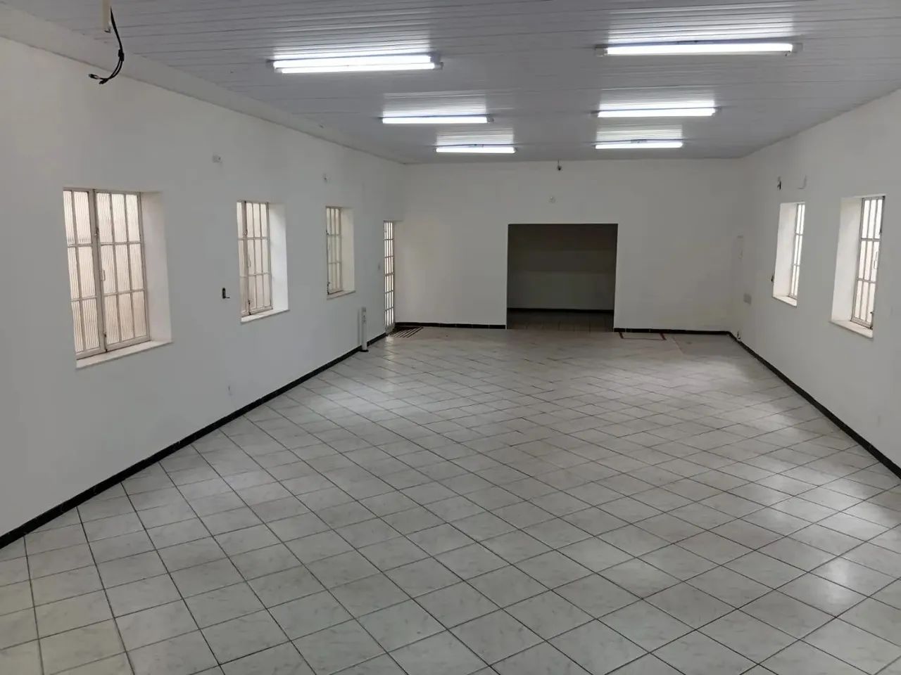 Sala Comercial para Venda em Macaé, Engenho da Praia, 2 banheiros - Foto 5