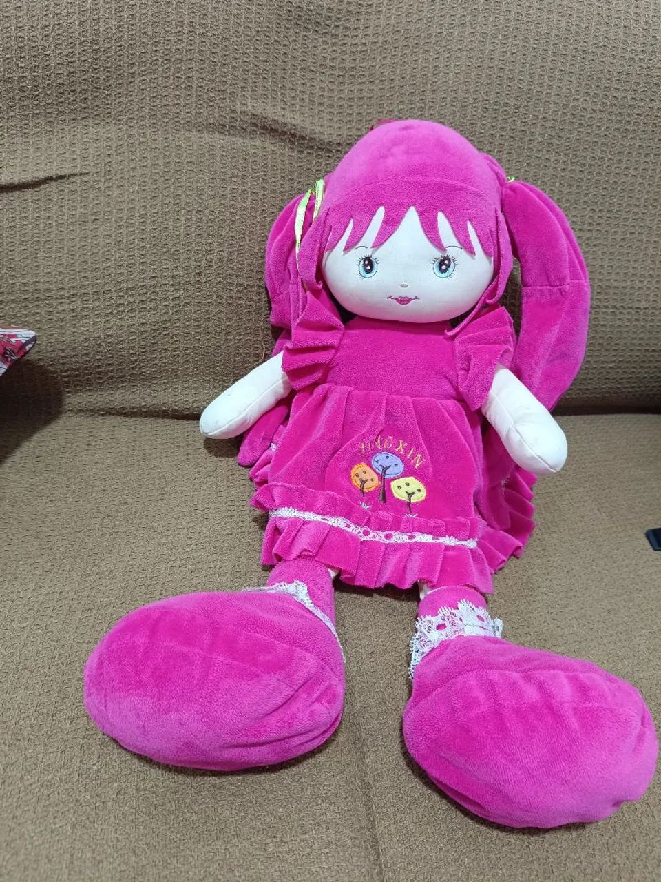 Boneca de pelúcia antialérgica seminova - Foto 3